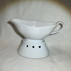 William Sonoma Pillivuyt France Porcelain White Gravy Boat with Base